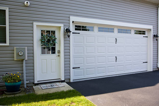 24/7 Emergency Garage Door Panel Replacement experts in Sweetser, IN